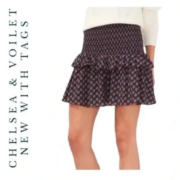 CHELSEA & VOILET SMOCKED AND FLARE MINI SKIRT SIZE XSMALL FLORAL PATTERN - Picture 1 of 6